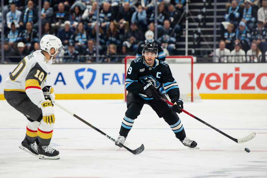 Knights_Mammoth_Hockey_26124094393627.jpg